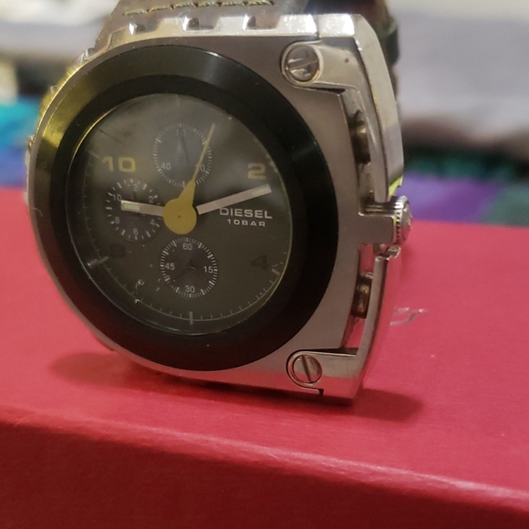 Authentic Diesel Watch ⌚ 👌 - Picture 9 of 11